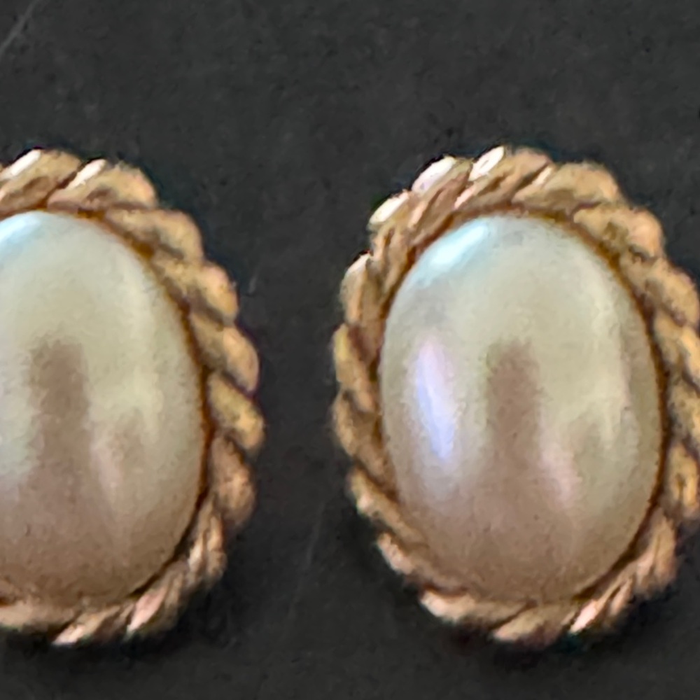 Elegant Gold and Cream Earrings